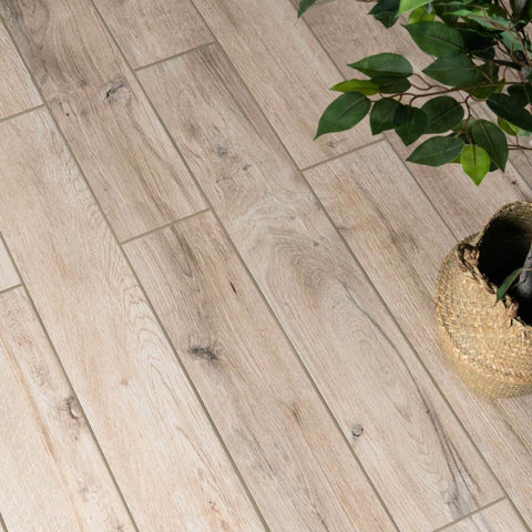 Splendour Mumble 900x150 Natural Oak Anti-Slip Wood Effect Tiles - Unbeatable Bathrooms