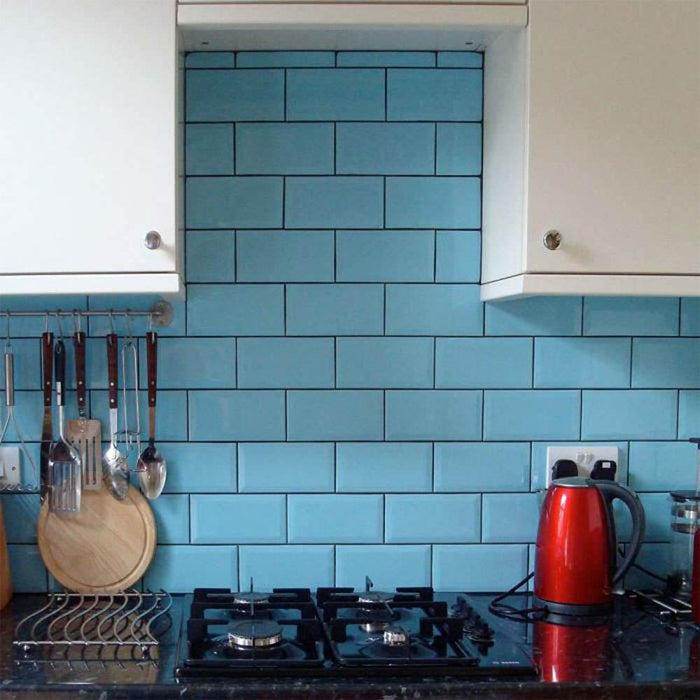 Metro 200 x 100 Bevelled Wall Tile - Baby Blue Gloss (Per M²) - Unbeatable Bathrooms